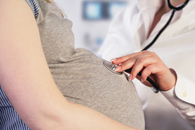 examining2Bpregnant2Bwoman
